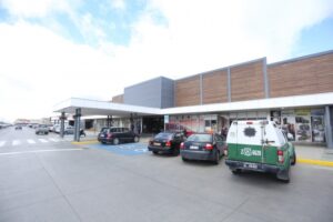 Mujer fue víctima de violento “carterazo” afuera del banco en Zona Franca
