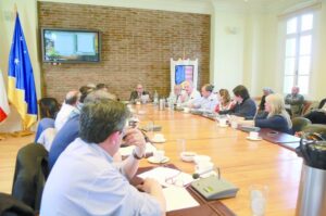 Cores rechazan catorce proyectos en protesta contra intendenta Castañón