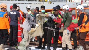 Anuncian extensión en búsqueda de víctimas de accidente aéreo de Lion Air