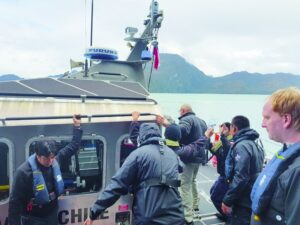 Armada evacuó de emergencia a turista desde crucero por problema cardíaco