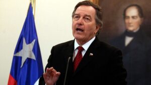 Canciller rechaza llamado de Maduro a chilenos