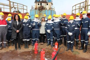 Trabajadores marítimos se capacitan en combate de incendios y supervivencia