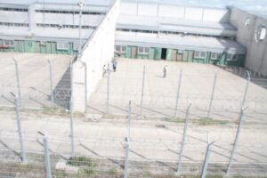Seis internos de la cárcel arriesgan un año más de presidio por agredir y amenazar a reo