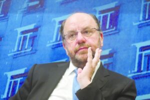 Alfredo Moreno se reúne con el lonco Norin en La Moneda