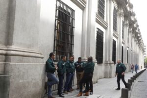 Las diferencias que tienen a Gendarmería bajo presión