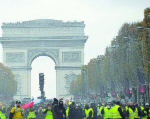 Aumentan disturbios en París