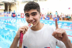 No lo para nadie: Diego Céspedes sumó otro oro en la natación