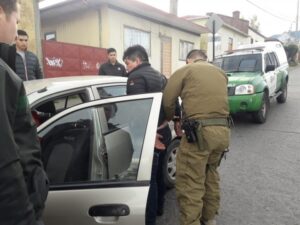 Gendarmes retuvieron a chofer ebrio que provocó múltiples daños
