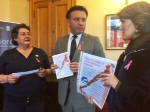 Afinan detalles para crear un banco de pelucas para personas con cáncer