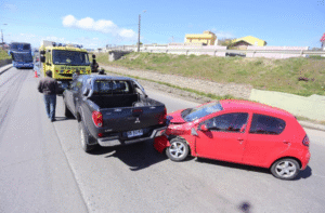Colisión dejó a mujer lesionada en sector sur de Punta Arenas