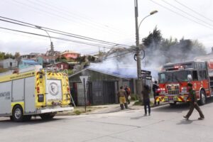 Incendio movilizó a Bomberos hasta la bodega de la Casa del Gasfiter