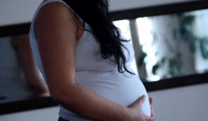 Embarazo adolescente en Magallanes cae en picada y cifras bajan un 64%