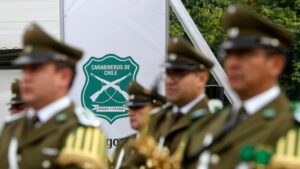 Cinco excarabineros indagados por tráfico de armas quedan libres