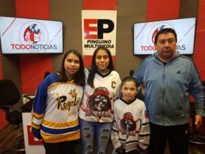 Organizan campeonato de hockey sobre hielo más austral del mundo