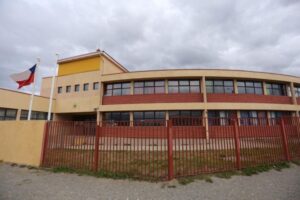 Apoderados denuncian que profesora ha vulnerado derechos de niños en escuela