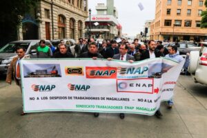ENAP conmemoró descubrimiento del  petróleo entre protestas por despidos