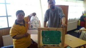 Hoy regalarán en el centro bolsas reutilizables diseñadas en talleres realizados en el Espacio Comunitario La Idea