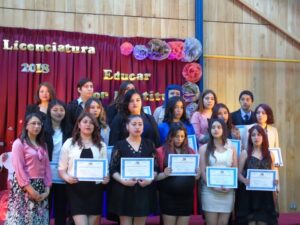 87 alumnos del Centro de Educación Integral de Punta Arenas recibieron su título
