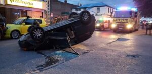 Mujer sin licencia y en estado de ebriedad fue detenida tras provocar accidente con volcamiento