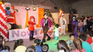 Niños de Porvenir recibieron al “Viejito Pascuero”