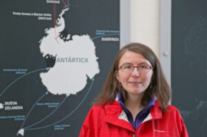 Experta en hielo y microorganismos se adjudicó beca SCAR 2018