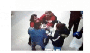 (Video) Se entregó autor de cobarde agresión  a mujer guardia de seguridad