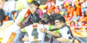 Euforia en el Salvador: Cobresal es de primera