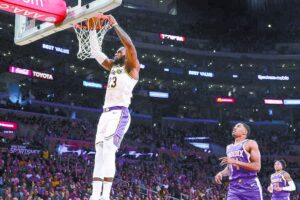 Kuzma y James dan tercer triunfo consecutivo a Lakers