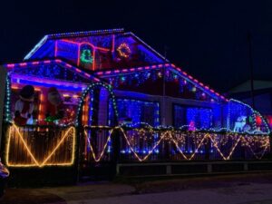 (Video) Pingüino Multimedia premiará 3 casas con la mejor fachada navideña
