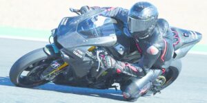 Hamilton sufrió dura caída probando una Superbike