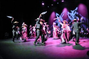 Brillante presentación de la Compañía de Aplicación Folklórica “Brisa Austral”