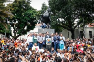 Convocó a dos masivas manifestaciones en Venezuela