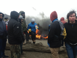 (Video) Mina Invierno suspendió las tronaduras por protestas de trabajadores