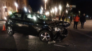 Carro de Bomberos protagonizó violenta  colisión cuando se dirigía a emergencia