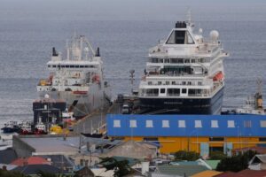 Hoy zarpa rumbo a Puerto Montt el buque “René Descartes”  para continuar con tendido de la fibra óptica submarina