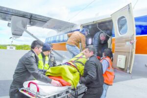(Galería) Dos turistas fueron evacuados graves desde Puerto Williams