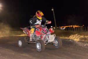 Con éxito de público y pilotos se desarrolló el Motocross Nocturno en el Barrio Industrial
