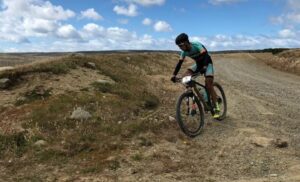 Álvaro Macías sigue liderando en el “Terra Australis MTB Race”
