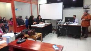 Jueces desestimaron ataque homofóbico a animador y condenan solo por lesiones a agresora