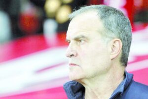 Espía enviado por Bielsa terminó preso tras ser sorprendido en práctica rival