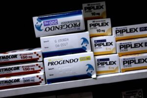 Colegio de Químicos Farmacéuticos apoya rechazo a iniciativa que permitiría venta de remedios en supermercados