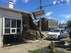 Chófer ebrio terminó incrustado  dentro de una casa en Playa Norte