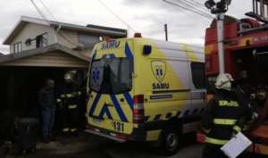 Mujer sufrió quemaduras cuando intentó salvar sus enseres en incendio de su casa
