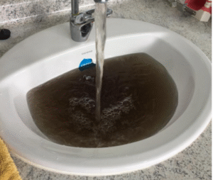 Se perdieron más de 250 atenciones médicas por turbiedad en el agua