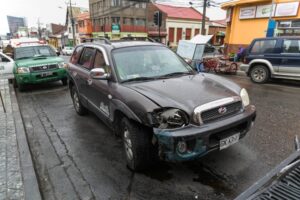 En dos horas chofer ebrio provocó tres  accidentes con fuga en pleno centro
