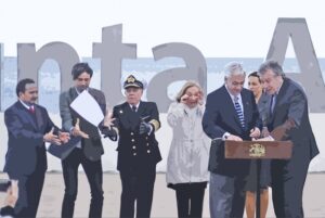 Suplemento Análisis: Los tropiezos de Piñera en Magallanes
