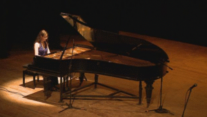 Pianista magallánica destaca en foro realizado en Europa