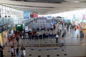 Detienen a pasajero que intentaba ingresar más de 27 mil dosis de éxtasis en el aeropuerto de Santiago