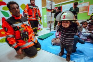 Párvulos se convirtieron en bomberos
