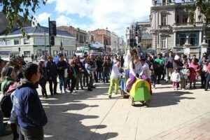 Desde hoy la comunidad podrá disfrutar de teatro callejero en la Plaza de Armas